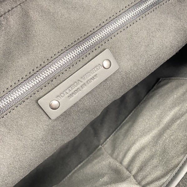 ボッテガヴェネタバッグ着用イメージ